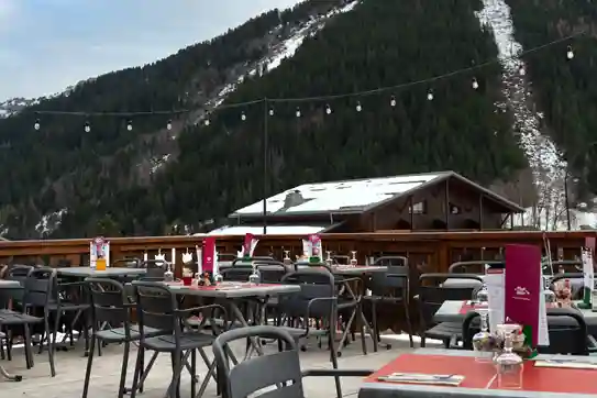 Terrasse au pied des pistes